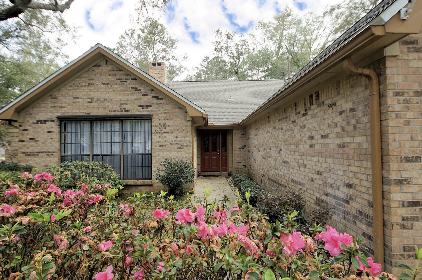 Property Photo: 1262 Whitewood Way FL 32578
