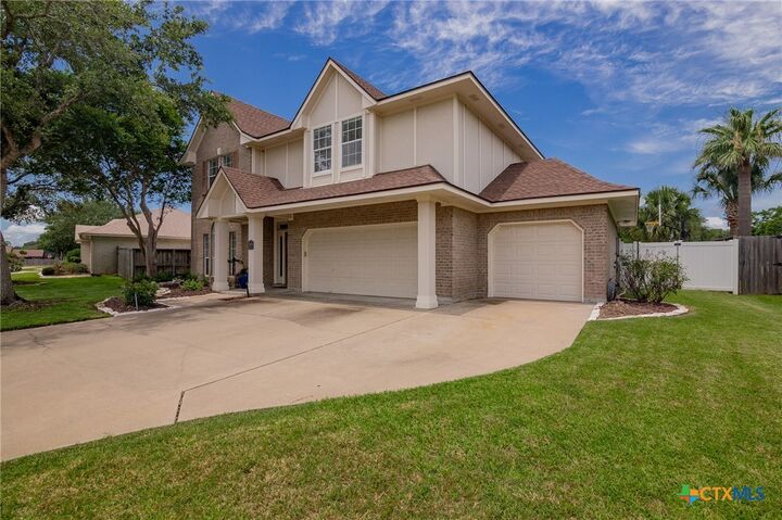 Property Photo: 204 Edgewater TX 77904