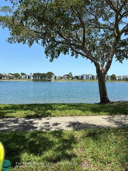 Property Photo: 201 W Lake Pointe Dr 107 FL 33309