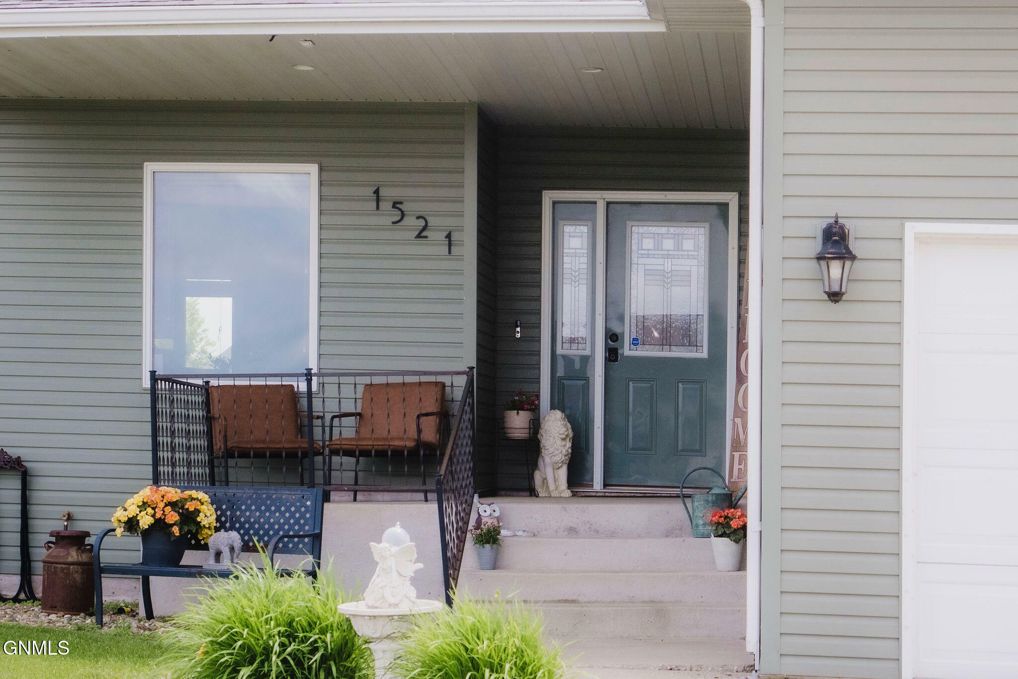 Property Photo: 1521 10th Street SW ND 58401