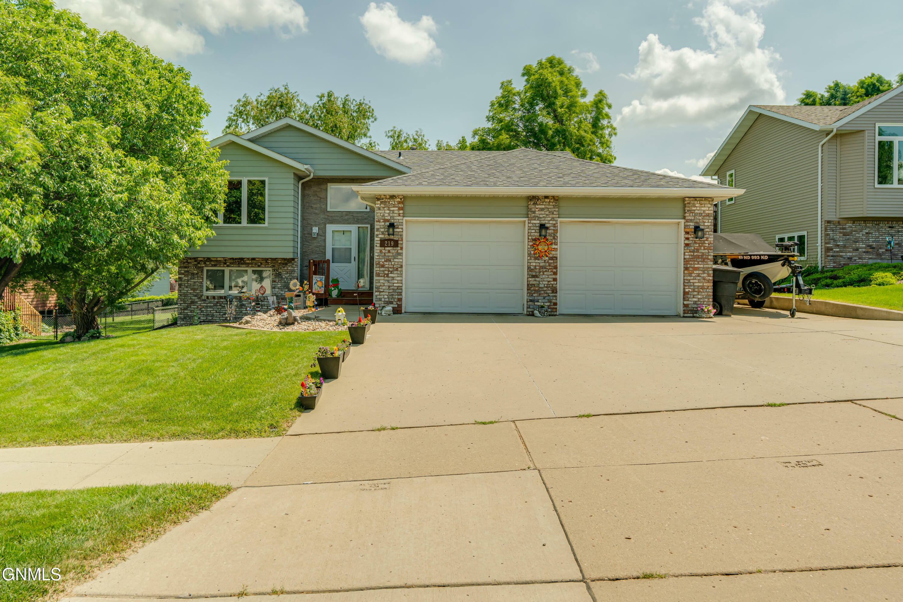 219 E Calgary Avenue  Bismarck ND 58503 photo