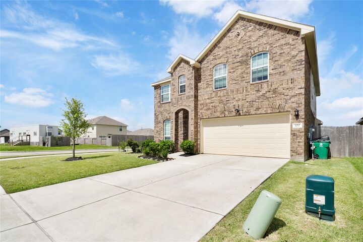 Property Photo:  100 Cullen Street  TX 77515 
