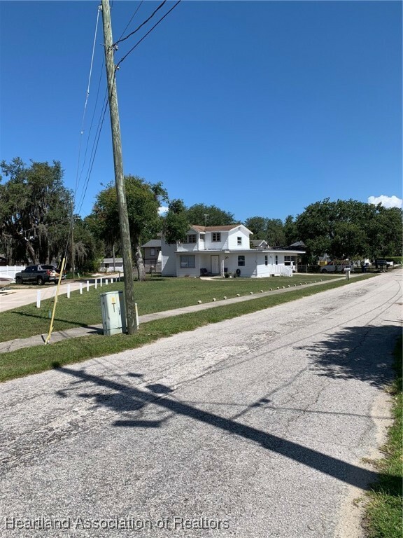 Property Photo:  402 S Franklin Street  FL 33870 
