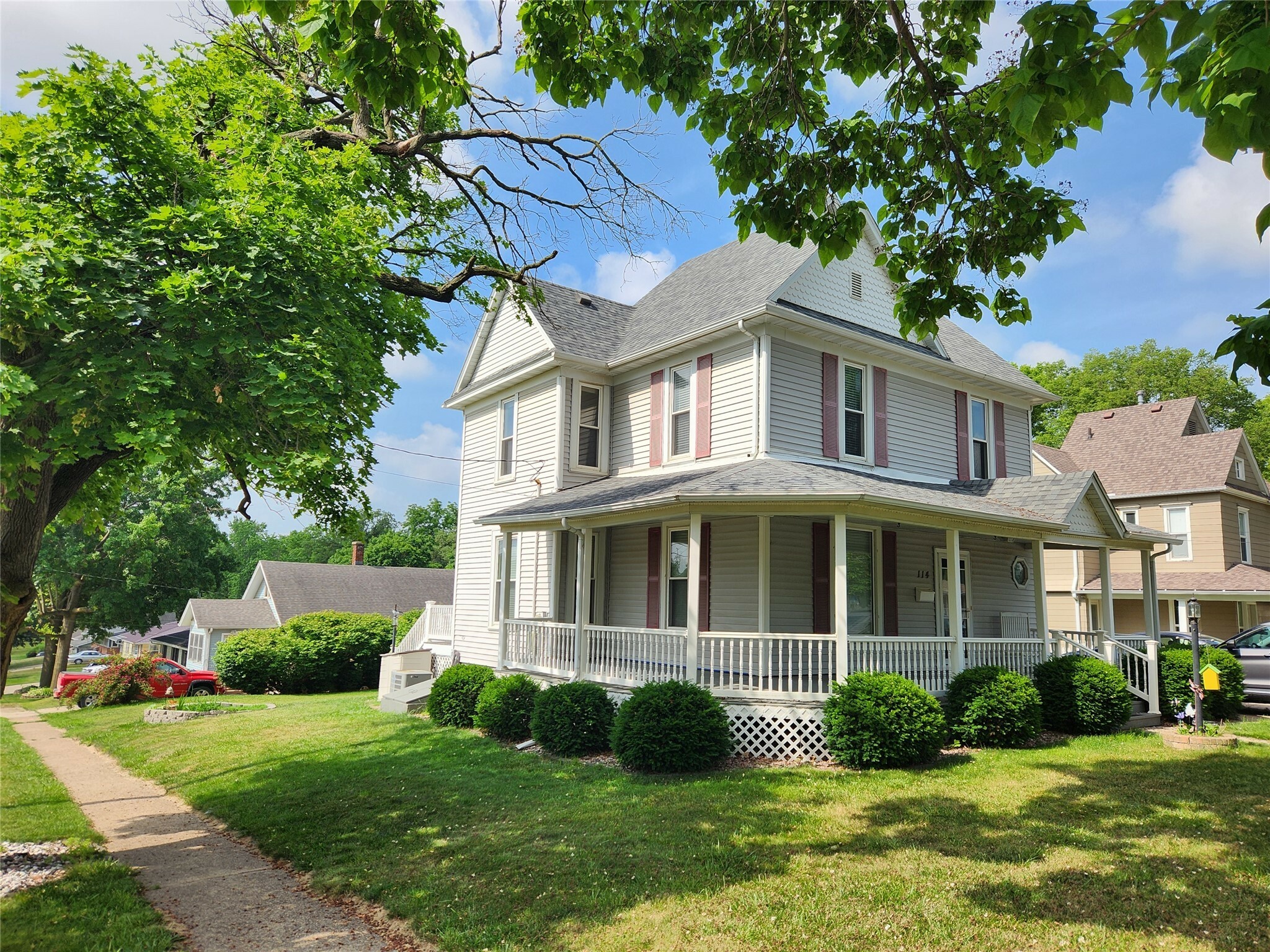Property Photo: 114 K Avenue E IA 52577