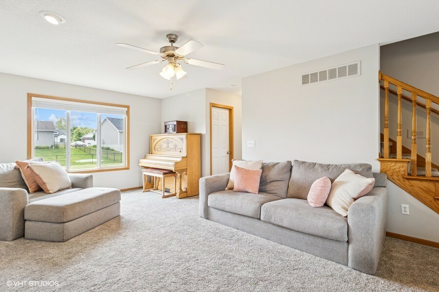 Property Photo: 1323 NW Bayview Court IA 50023