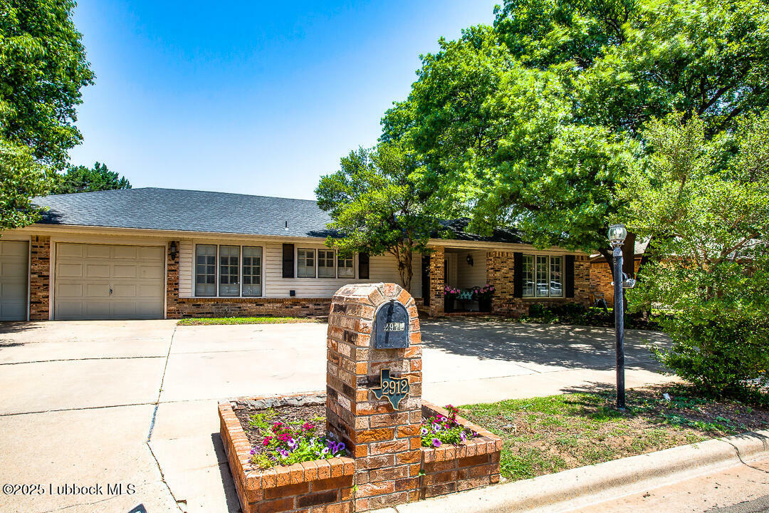 Property Photo: 2912 76th Street TX 79423