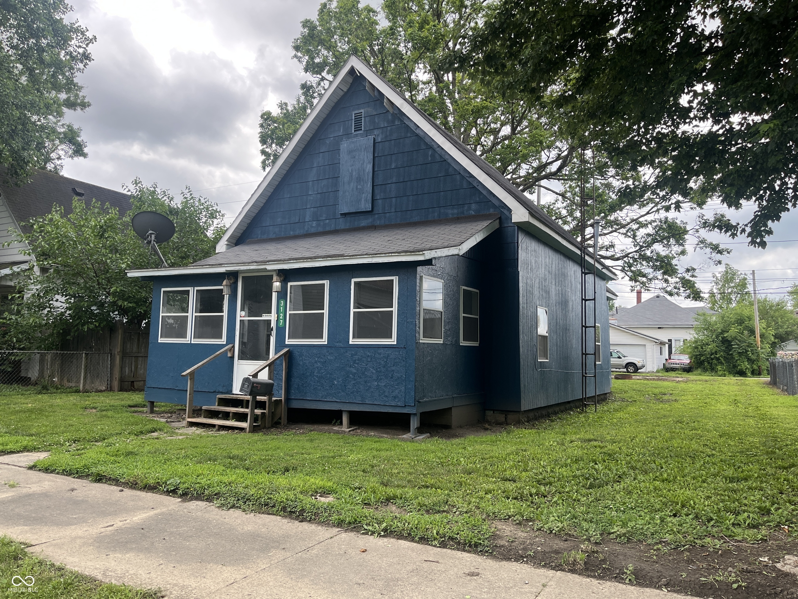 Property Photo: 3127 E Lynn Street IN 46016