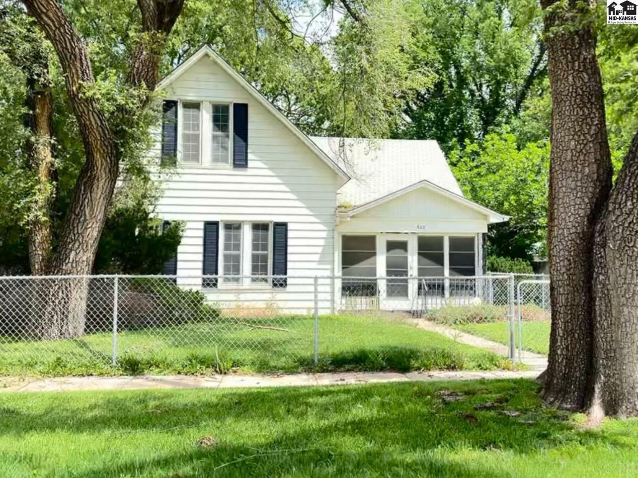 Property Photo: 608 W 12th Ave KS 67501