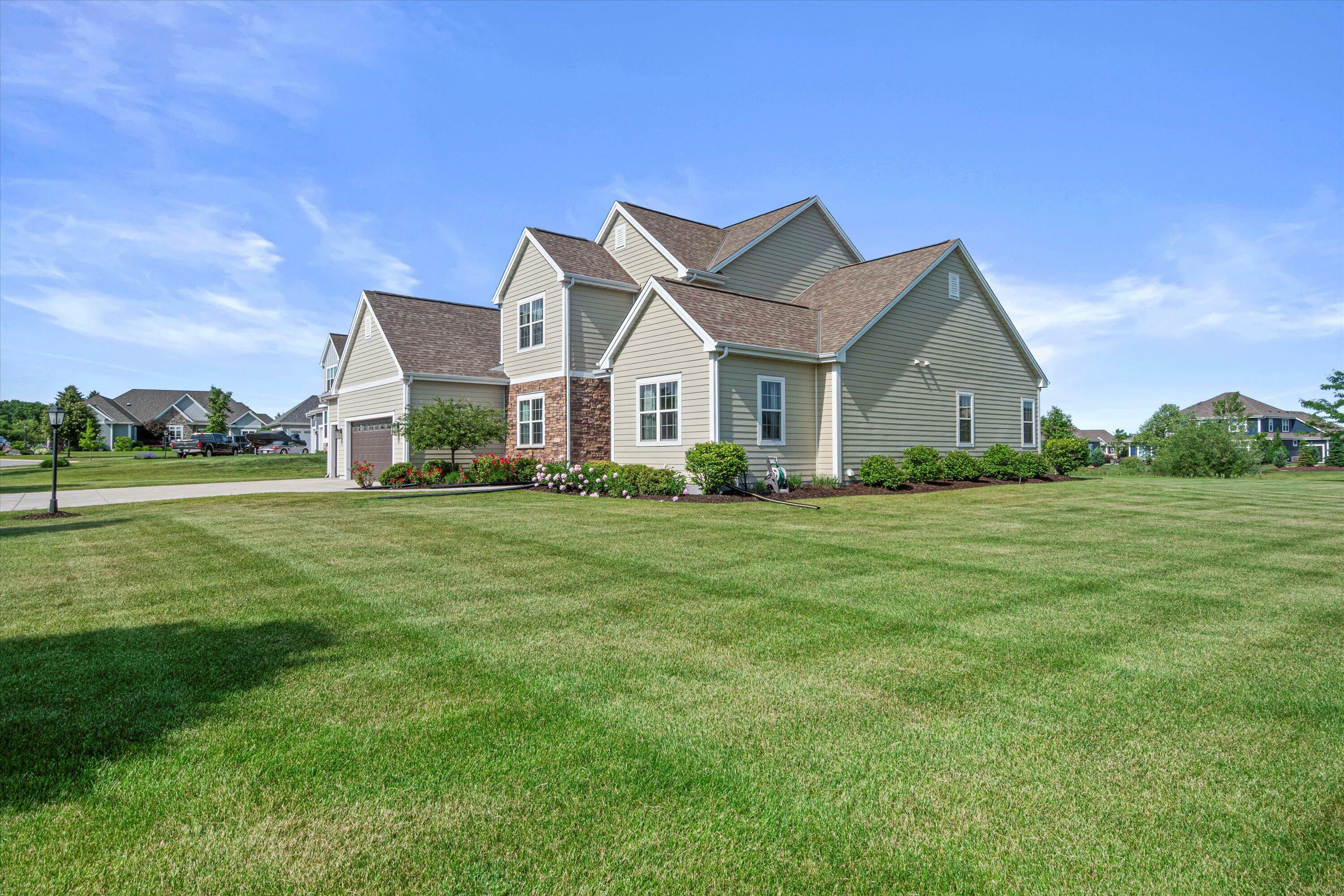 Property Photo: 10870 N Spartan Cir WI 53097