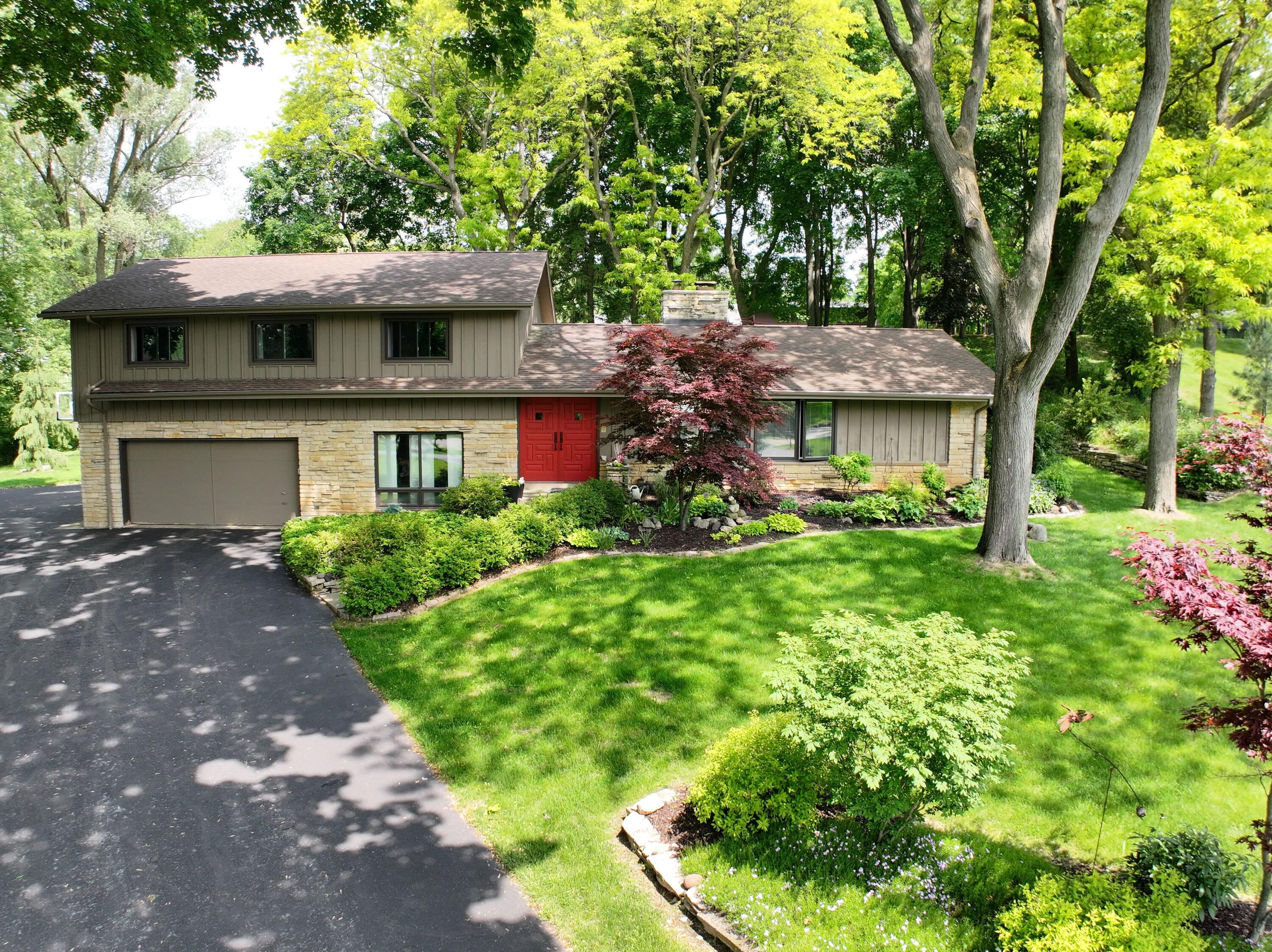 1335 Pineview Ct  Brookfield WI 53045 photo