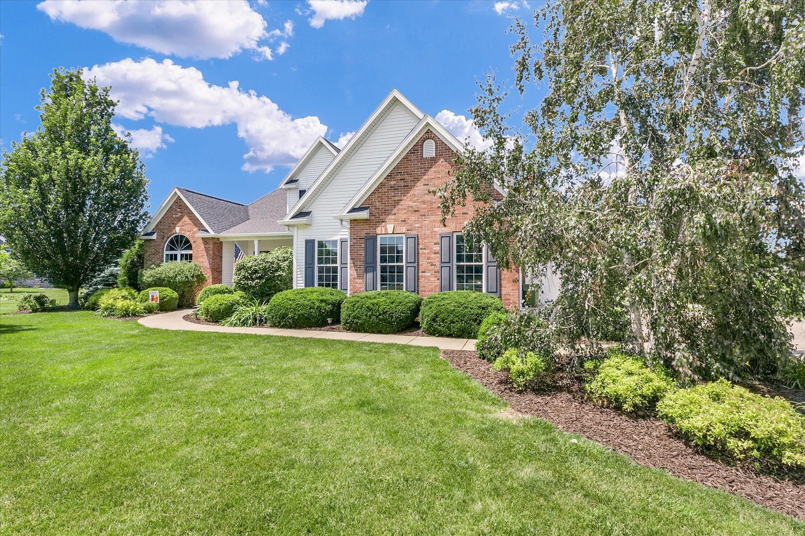 Property Photo:  2489 County Road 550 E  IL 61840 