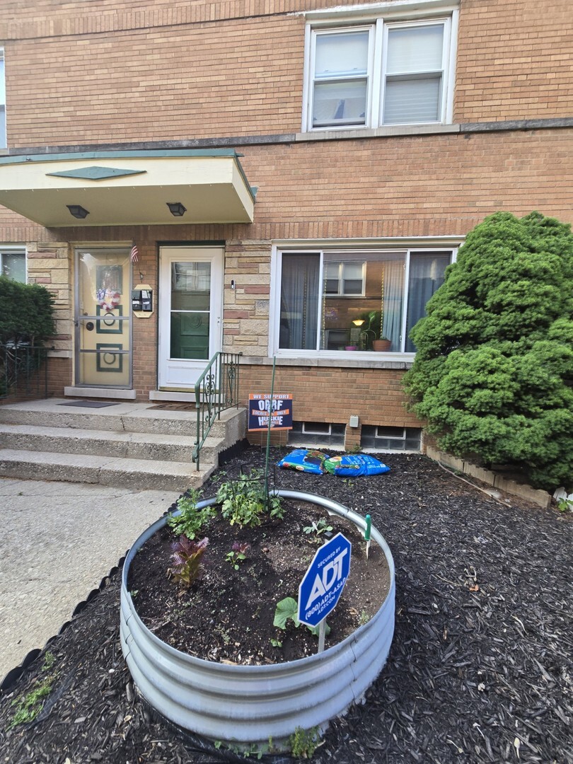 Property Photo: 1007 S Oak Park Avenue IL 60304