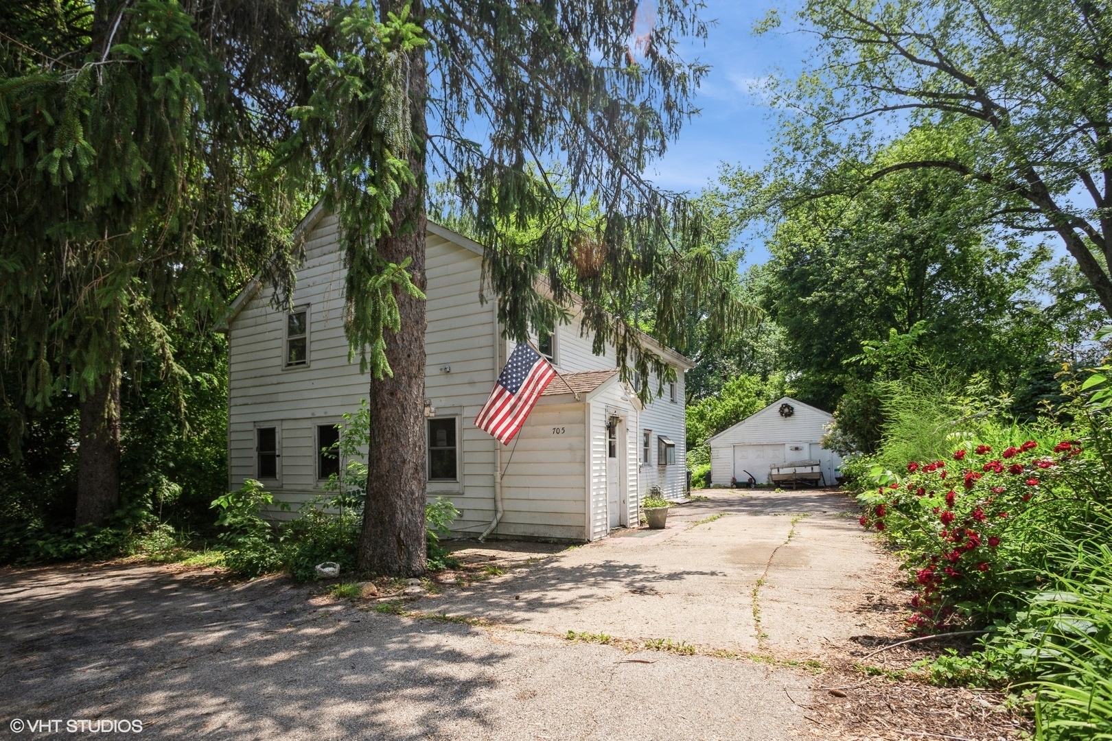 Property Photo: 705 W Hillcrest Road IL 60074