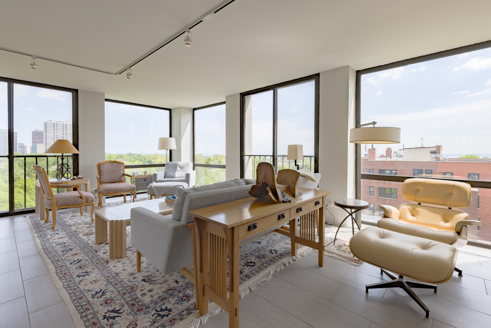 Property Photo: 345 W Fullerton Street 1001 IL 60614