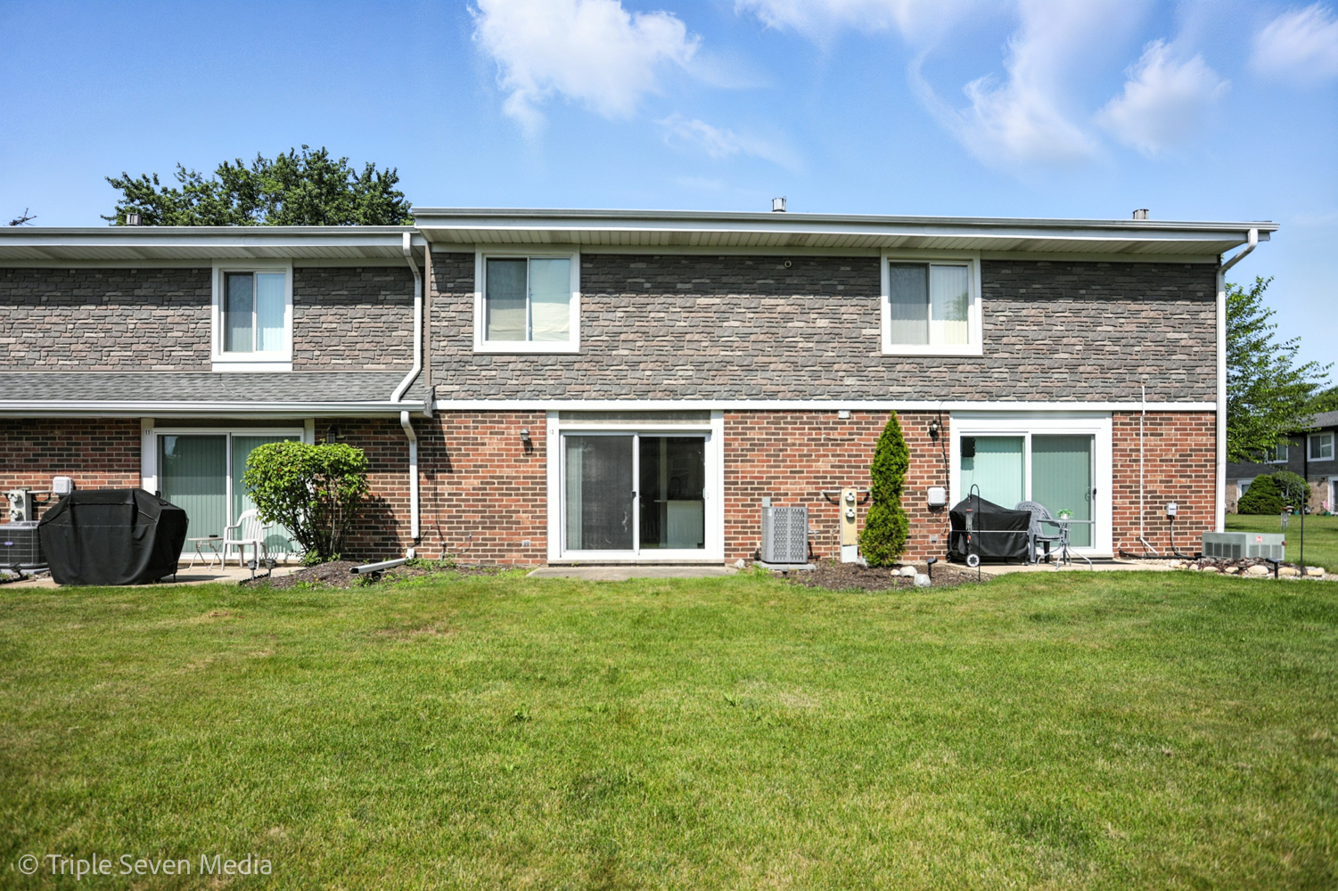 Property Photo: 10 Cour Masson 10 IL 60465