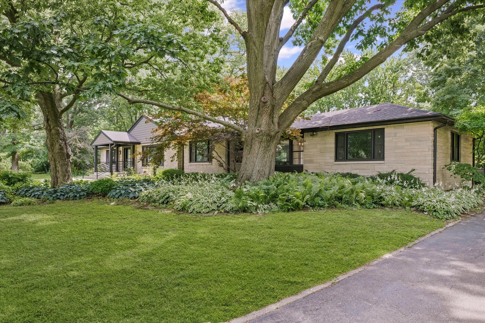 Property Photo: 32 Greencroft Drive IL 61821
