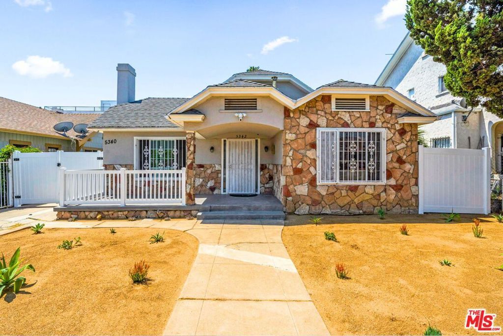 5342 Lemon Grove Avenue  Los Angeles CA 90038 photo