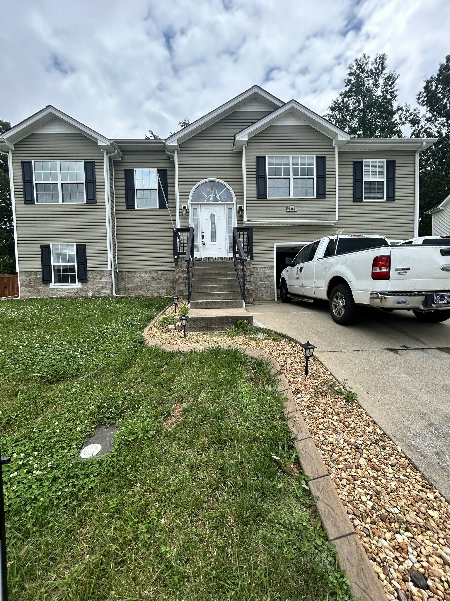 Property Photo: 1367 Constitution Dr TN 37042