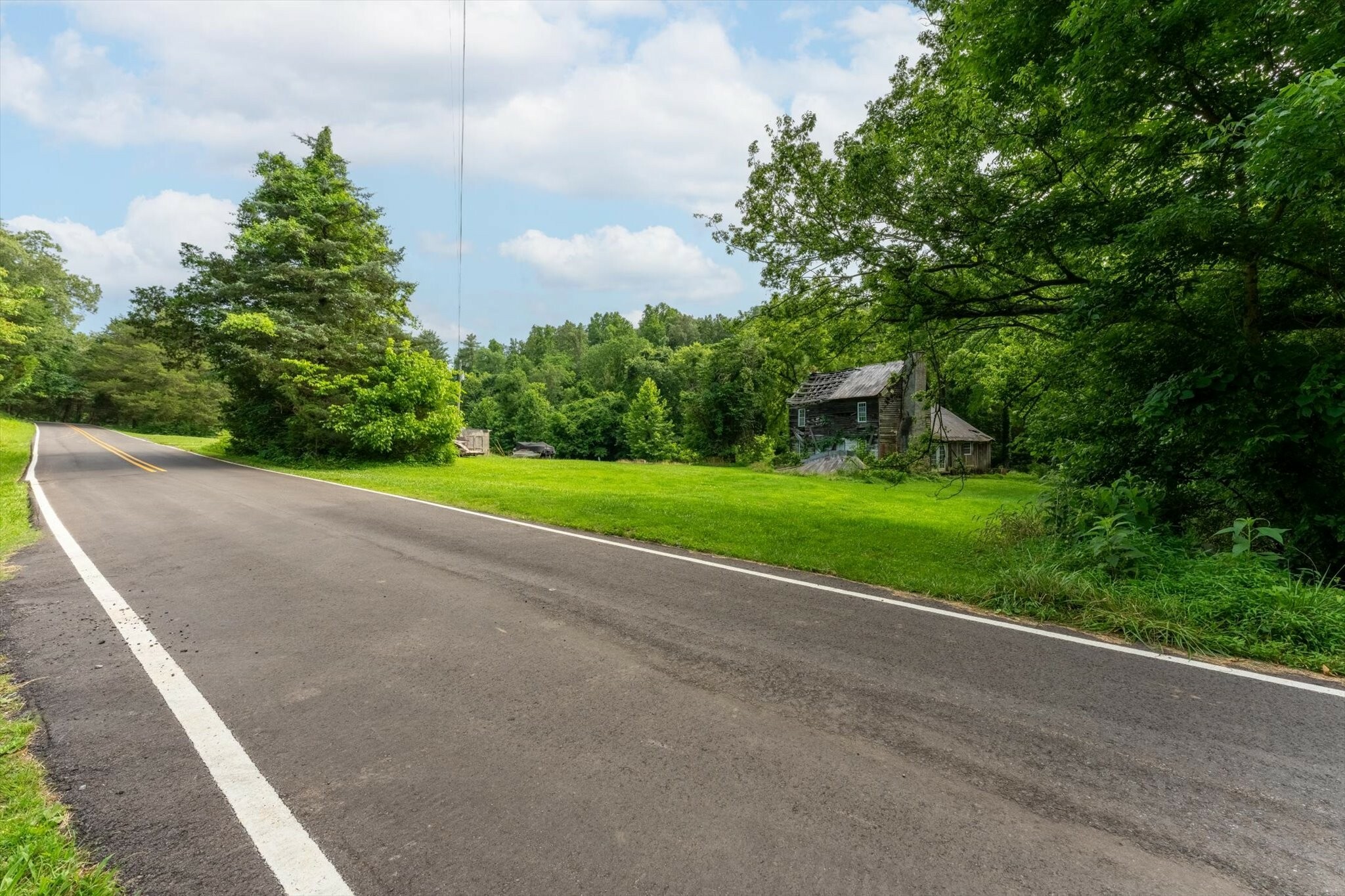 Property Photo:  3862 Wickham Rd  TN 37142 