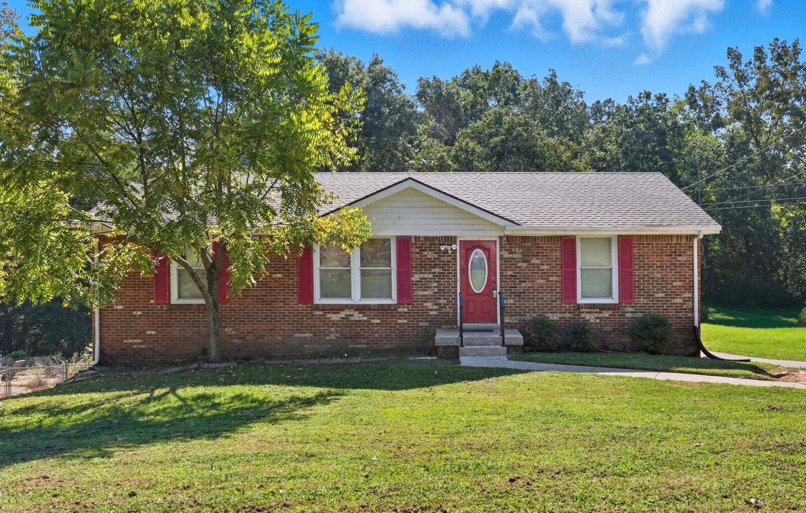 Property Photo: 722 Overton Dr TN 37042