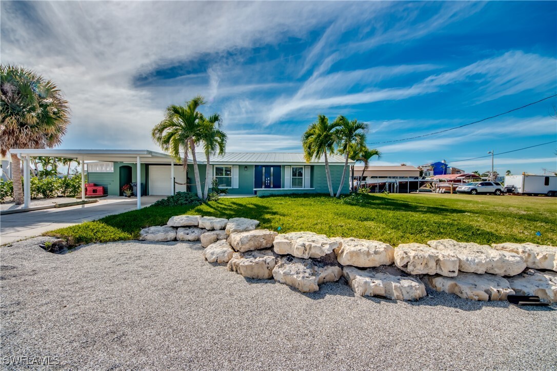 Property Photo:  2891 Cussell Drive  FL 33956 