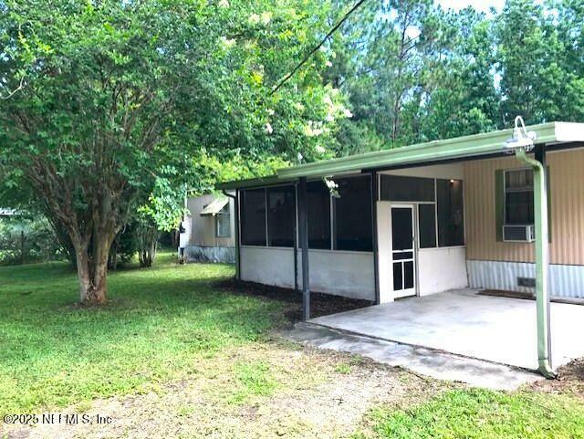 Property Photo: 208 Tarpon Boulevard FL 32177