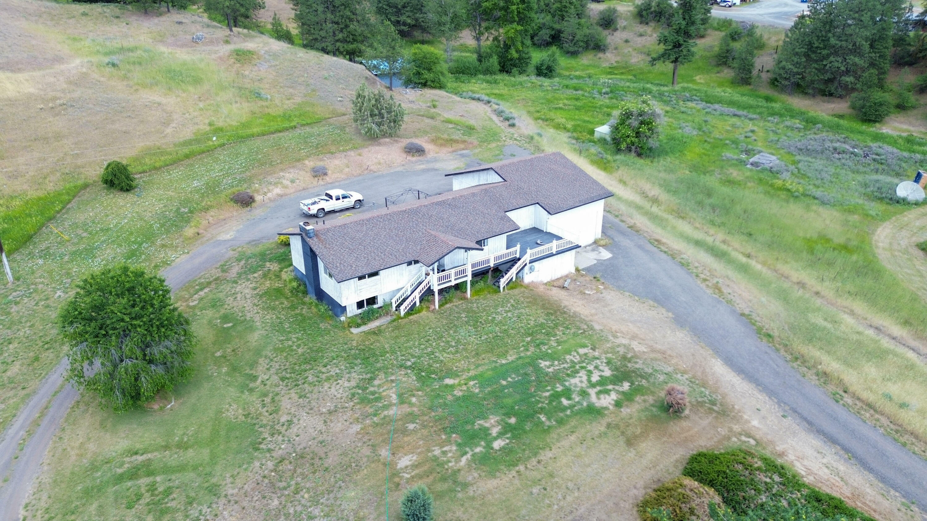 Property Photo: 598 N Hwy 395 WA 99141