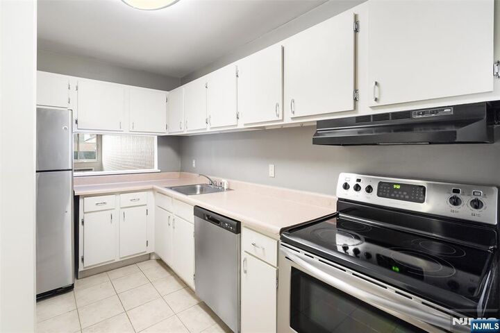 Property Photo:  50 Euclid Avenue 2G  NJ 07601 