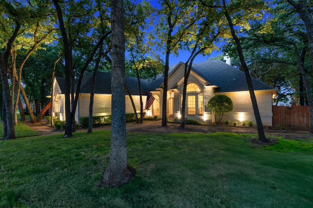 Property Photo: 607 Royal Lane TX 76092