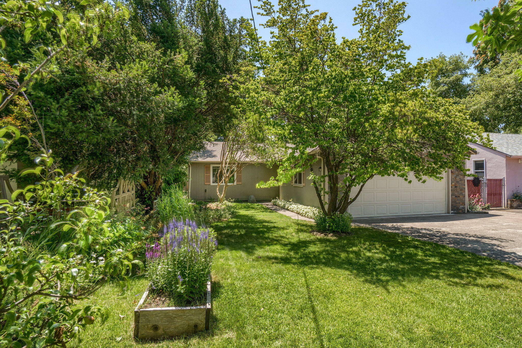 Property Photo: 918 Reddy Avenue OR 97504