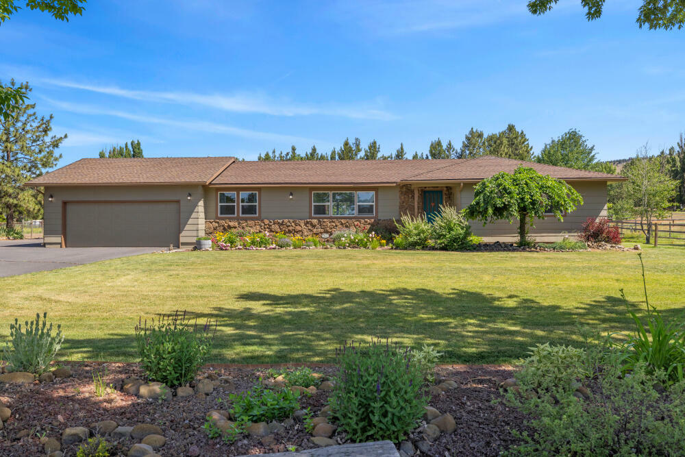 Property Photo: 5336 Valleyview Lane OR 97601
