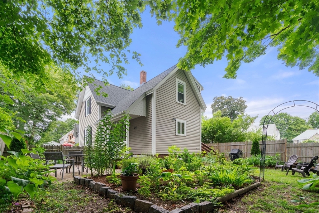 Property Photo: 6 Concord Place MA 01760