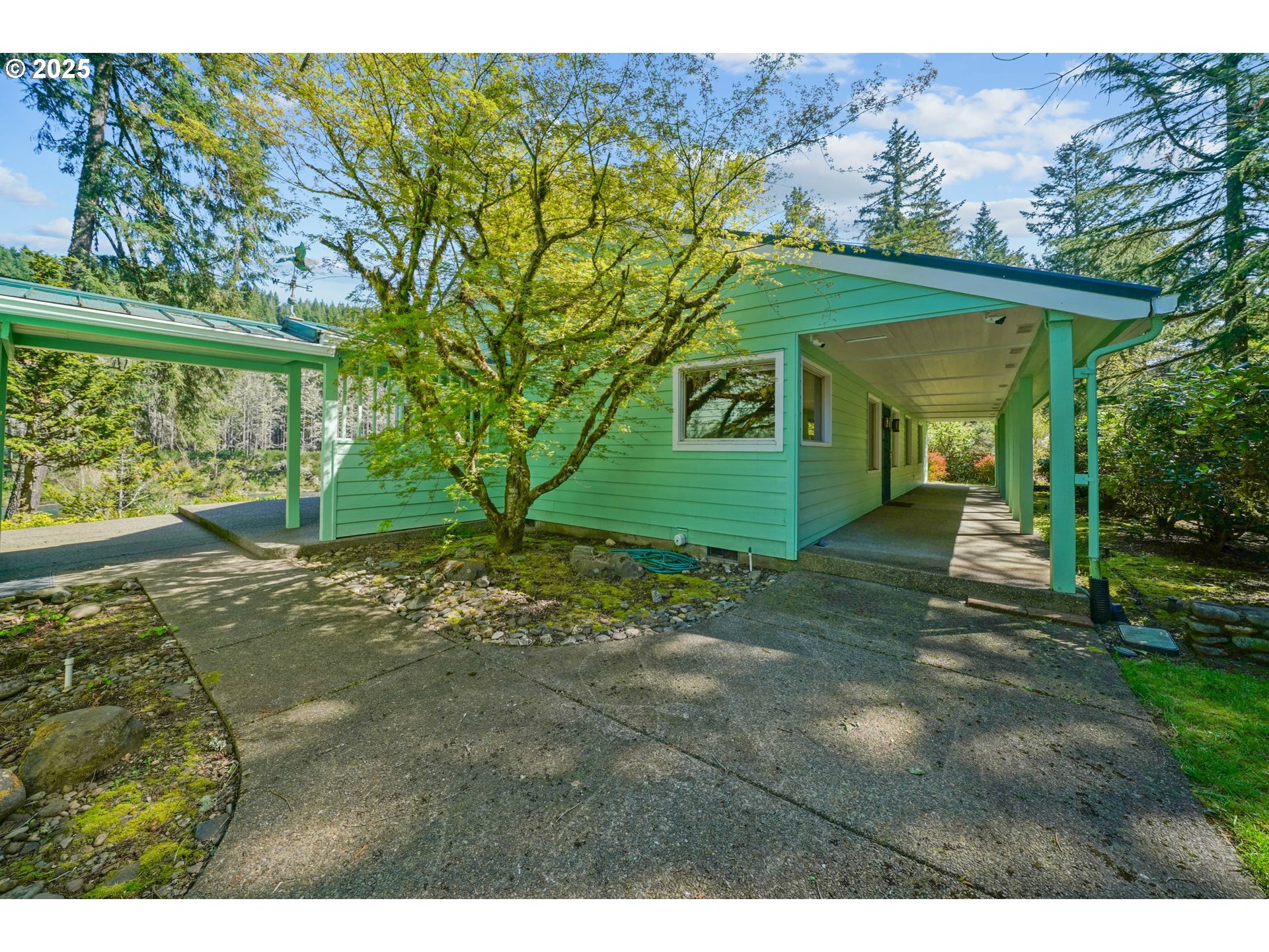 Property Photo: 45955 Oak St OR 97358
