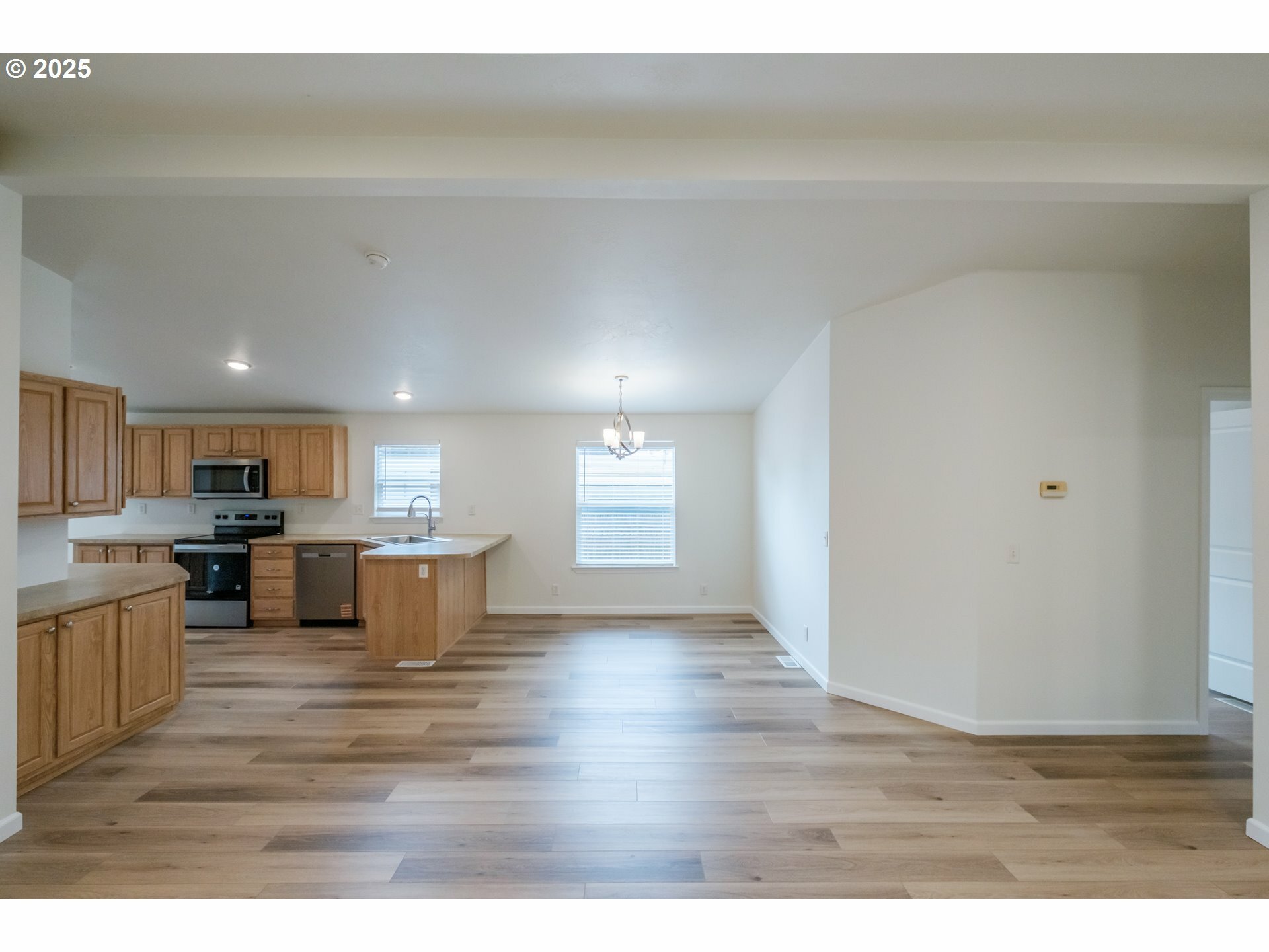 Property Photo: 2110 NE Willamette Ave OR 97321