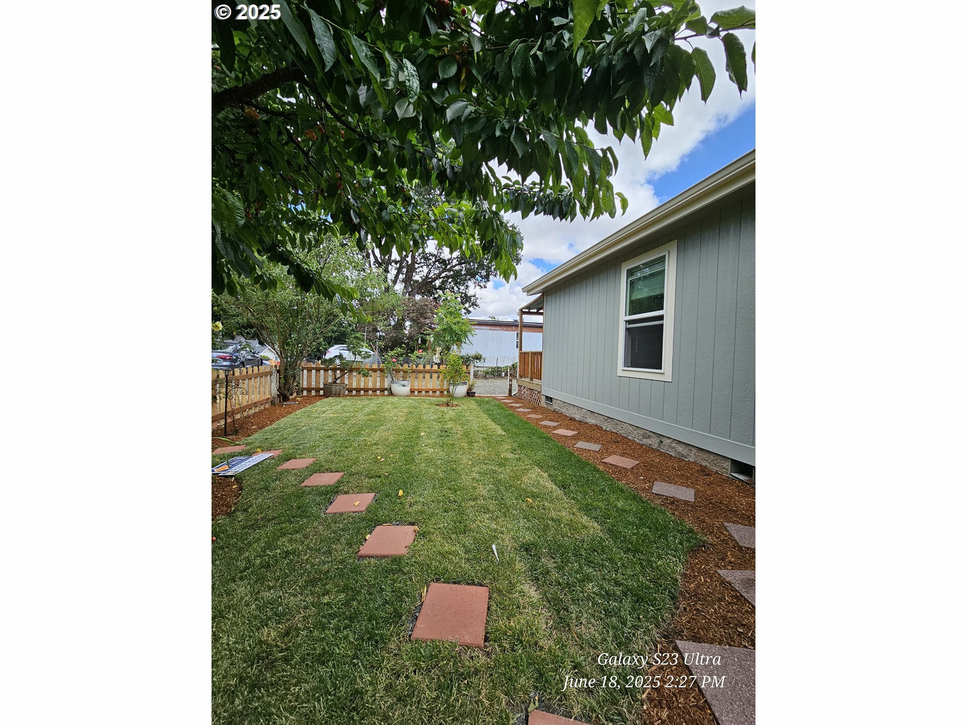 Property Photo: 2110 NE Willamette Ave OR 97321
