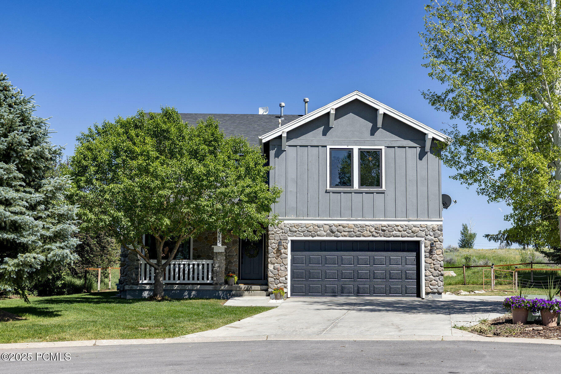 Property Photo: 983 Mountain Willow Lane UT 84098