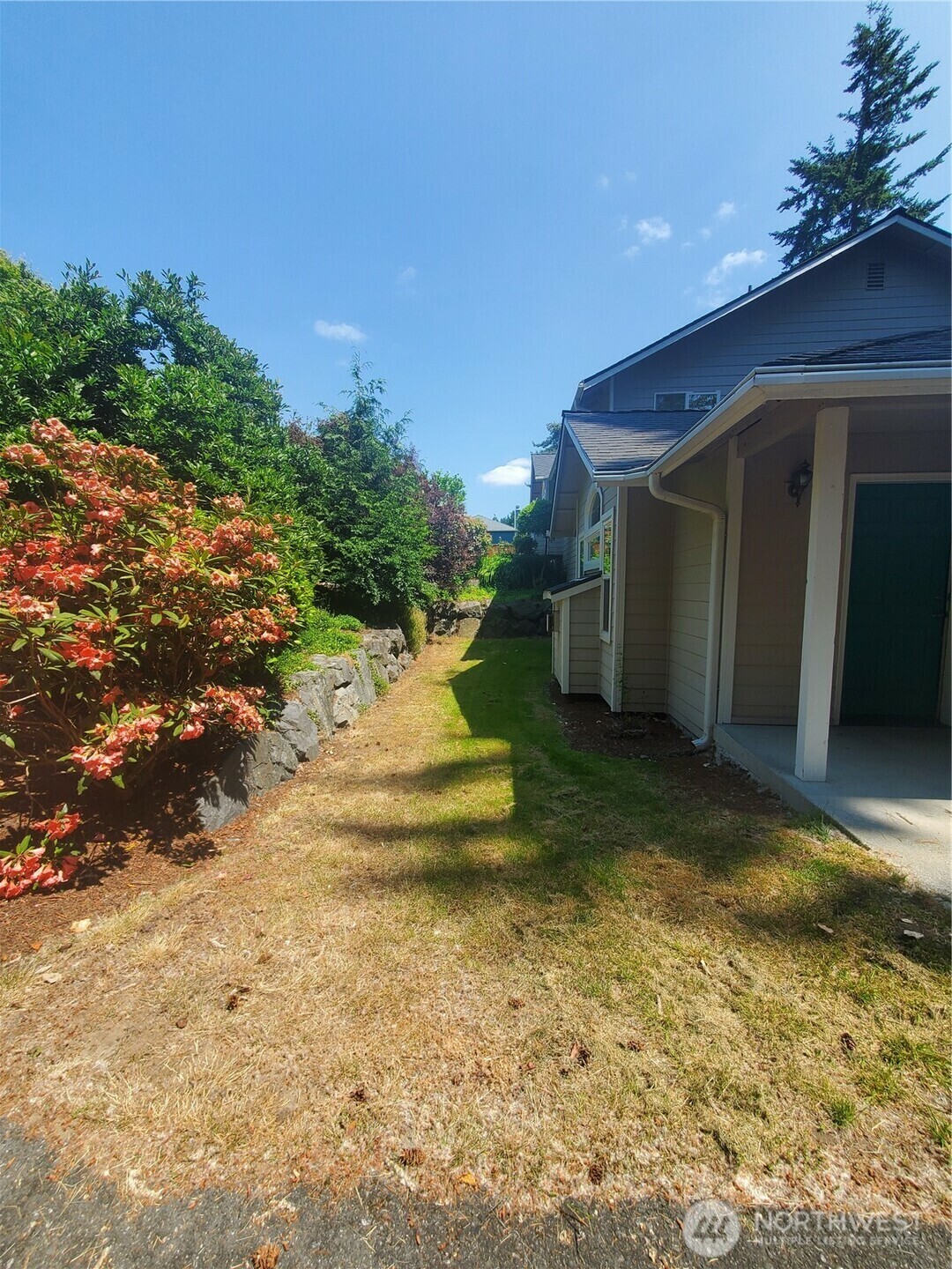 Property Photo:  1508  228th Street SW B  WA 98021 