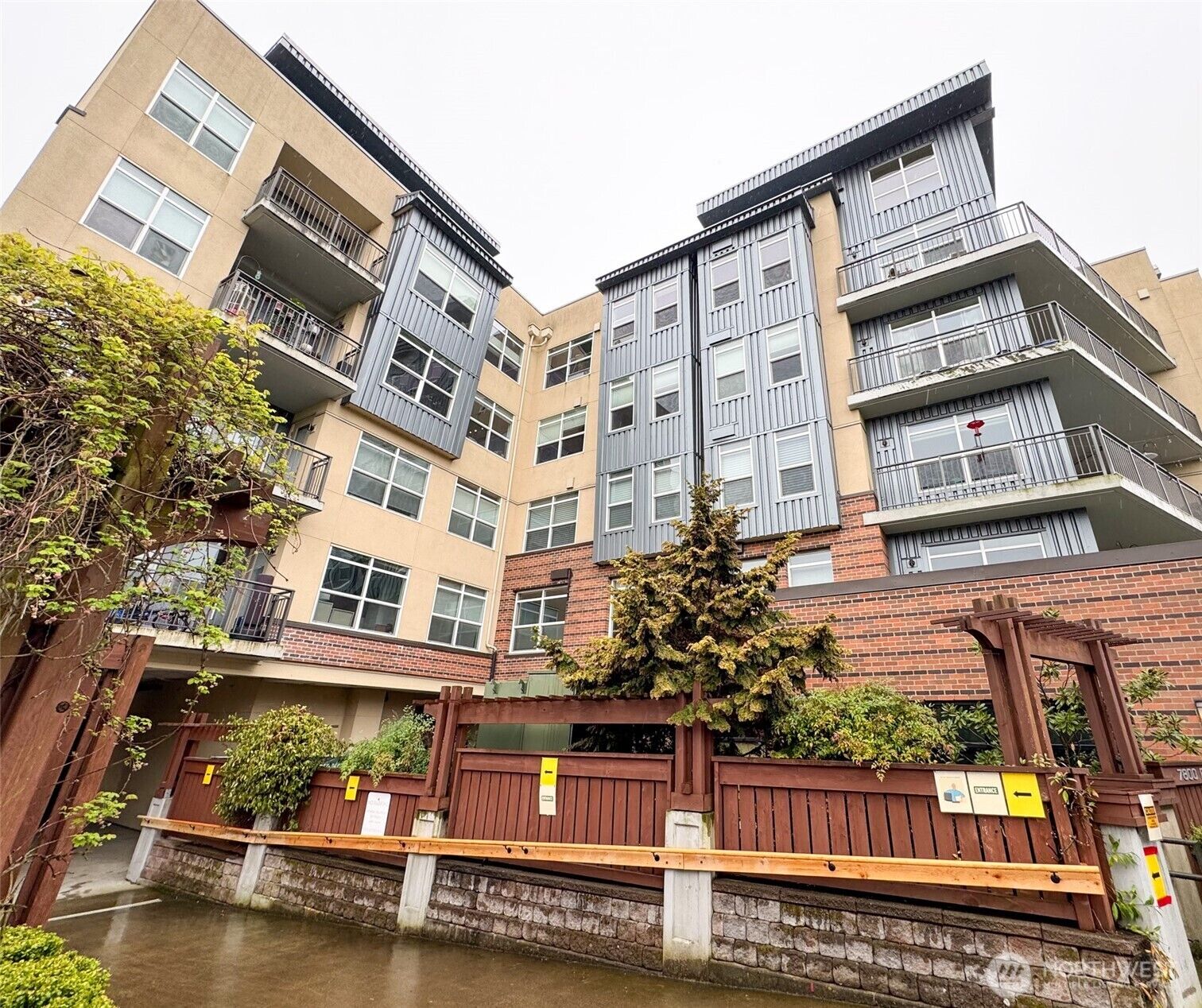 Property Photo:  7800 SE 27th Street 504  WA 98040 