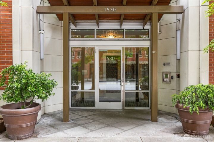 Property Photo: 1530 NW Market Street 612 WA 98107
