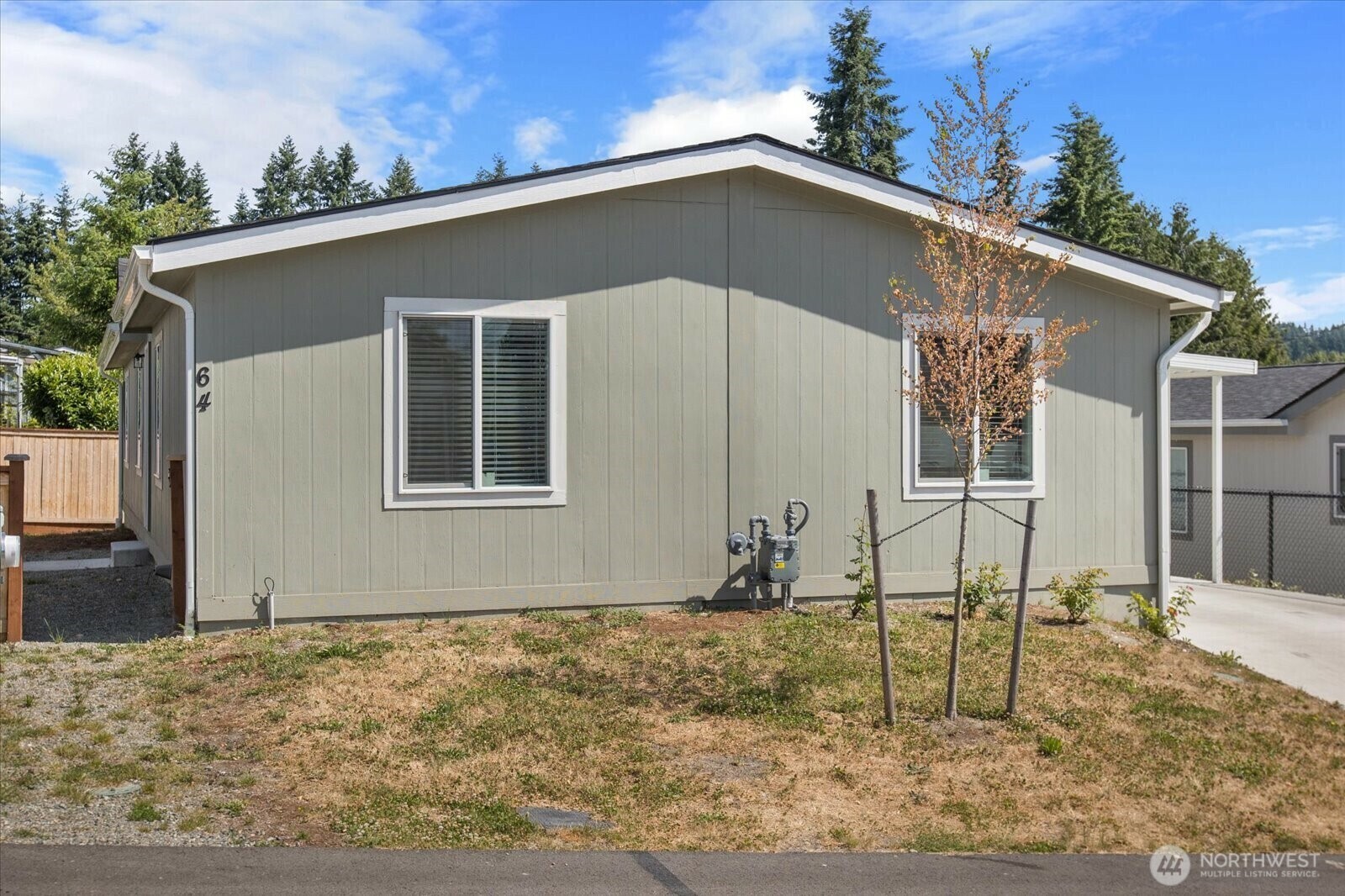 Property Photo: 23708 Locust Way 64 WA 98021