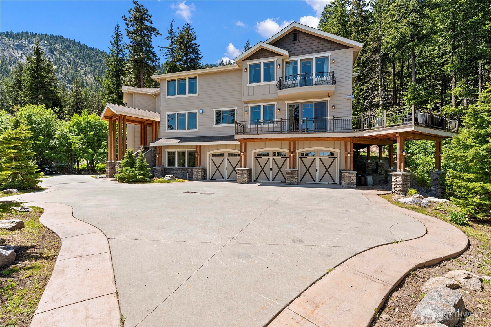 Property Photo: 6730 Forest Ridge Drive WA 98801