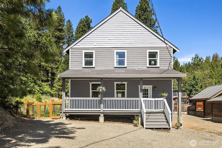Property Photo:  411 W Alaska Avenue  WA 98941 
