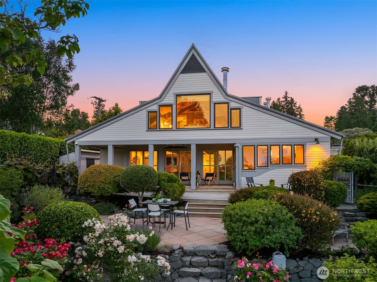 Property Photo:  1237  Hawley Way NE  WA 98110 