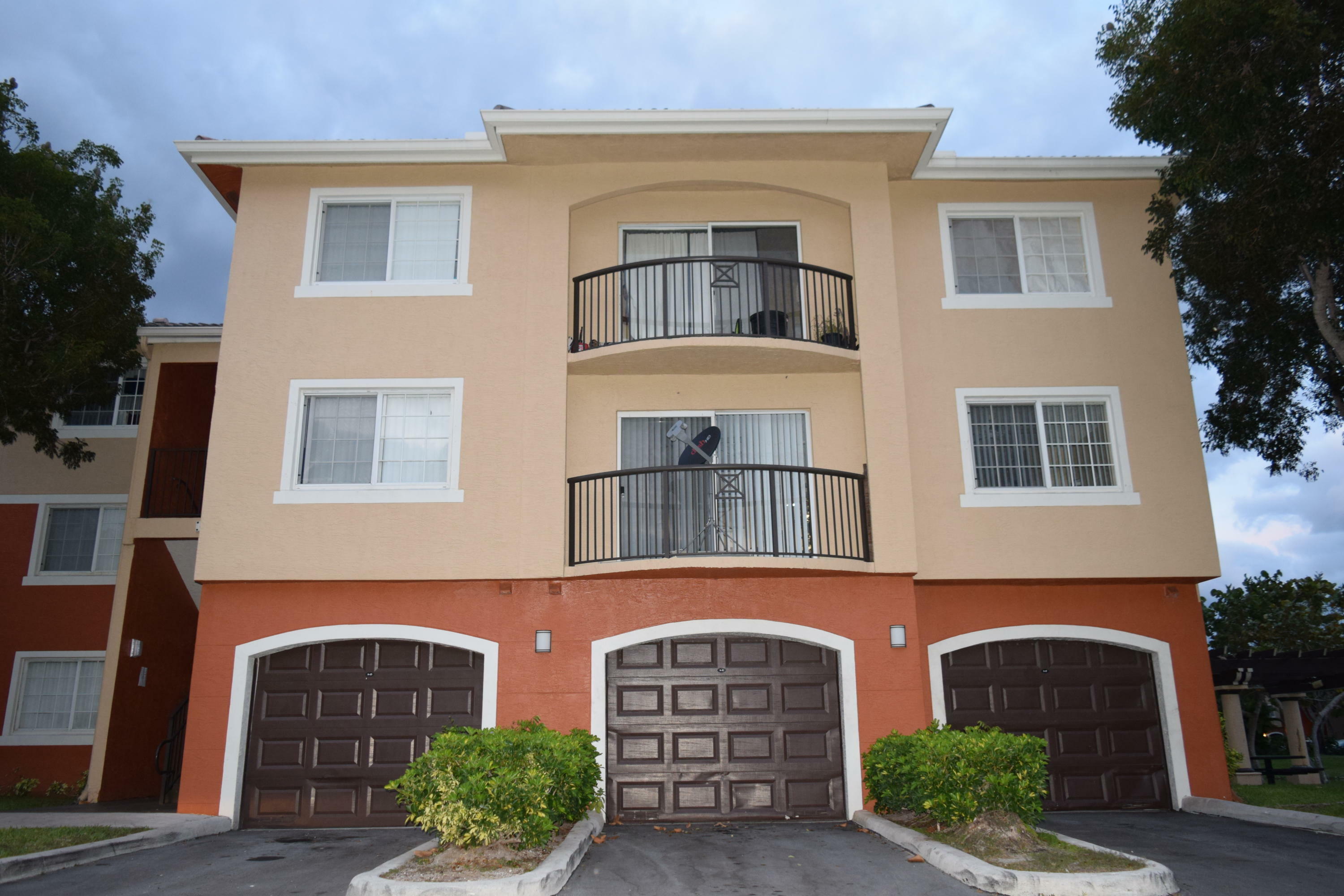 Property Photo: 4175 N Haverhill 914 Road 914 FL 33417