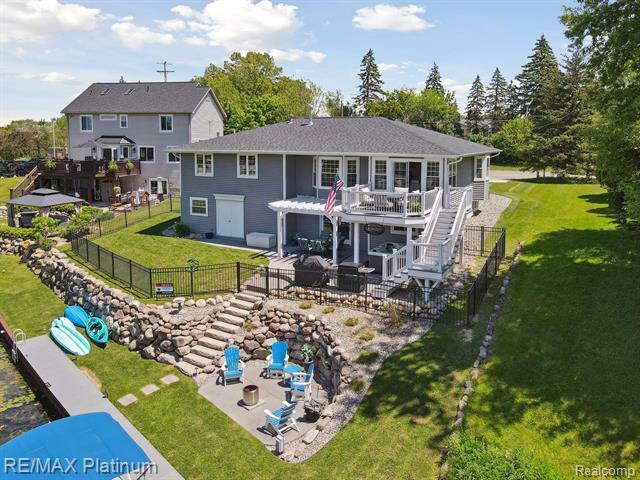 13368 N Fenton Road  Fenton MI 48430 photo