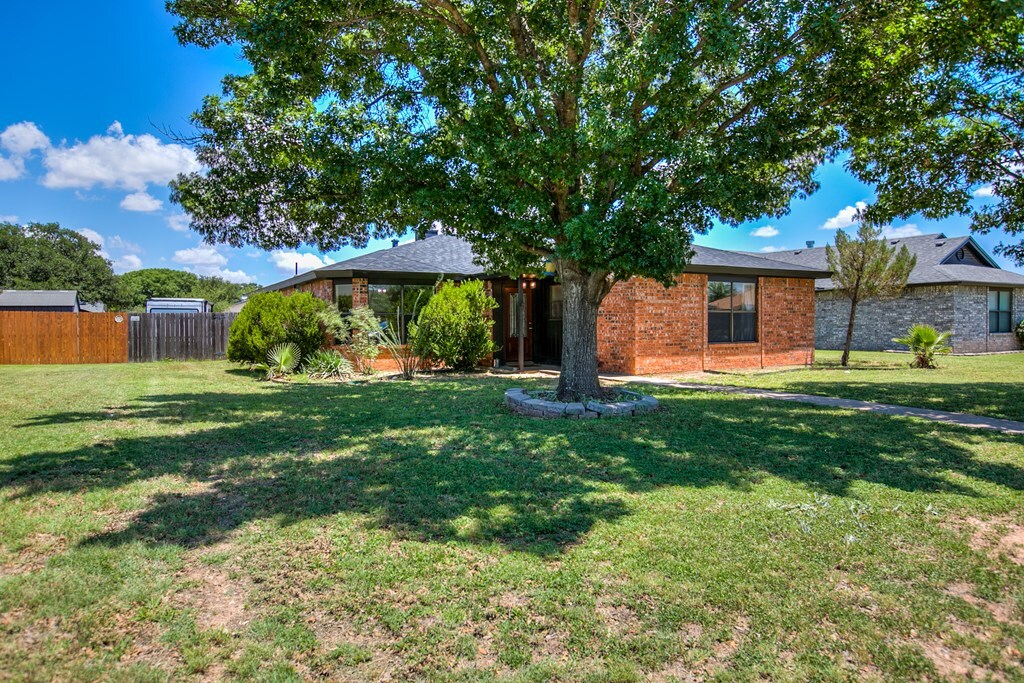 Property Photo: 1106 Gregory Dr TX 76905