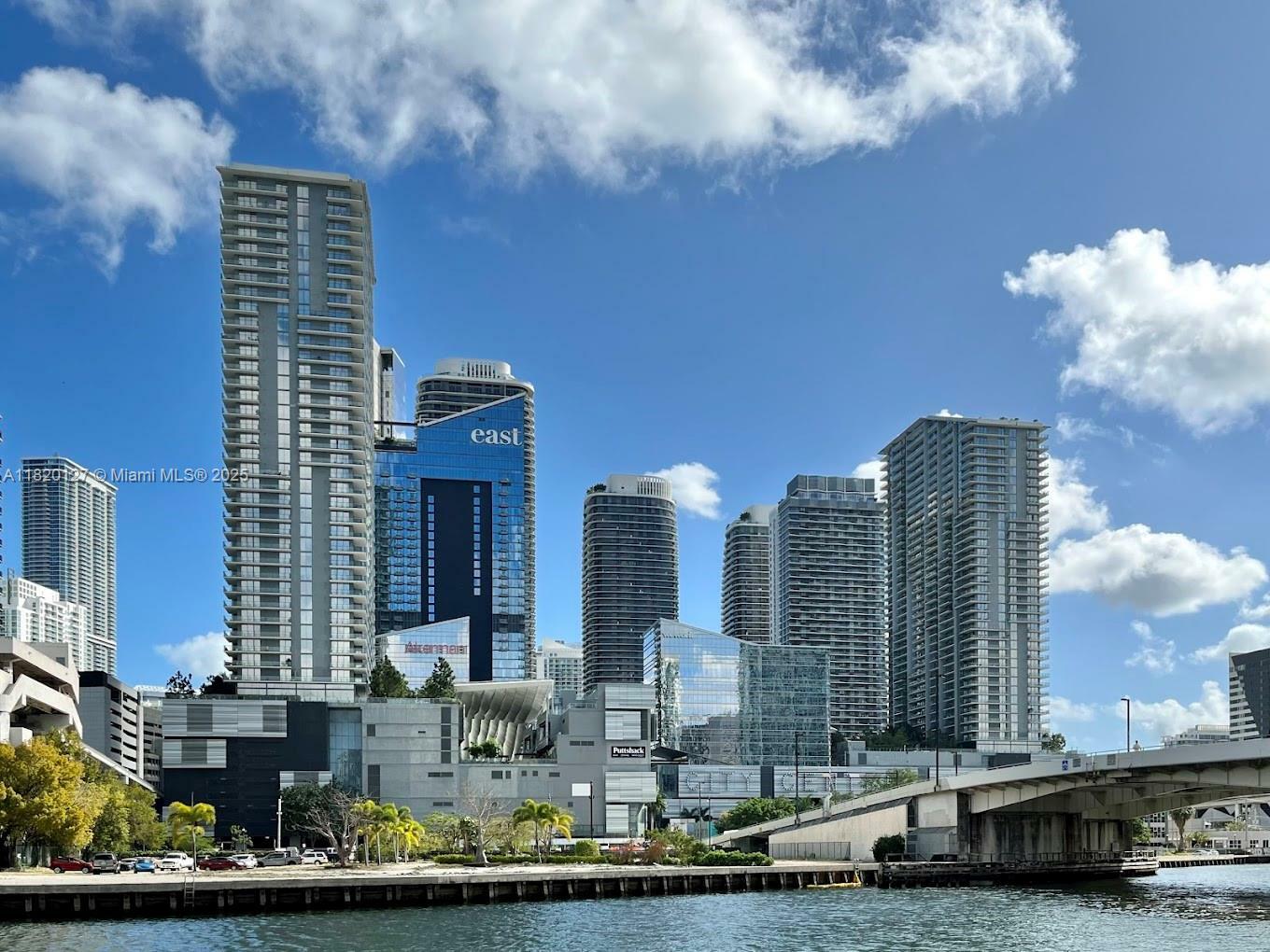 Property Photo: 68 SE 6th St 3606 FL 33131