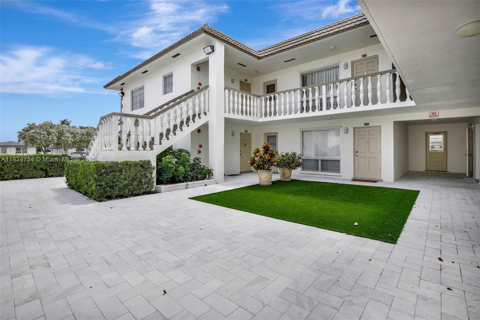 Property Photo:  5450 Hollywood Blvd 103  FL 33021 
