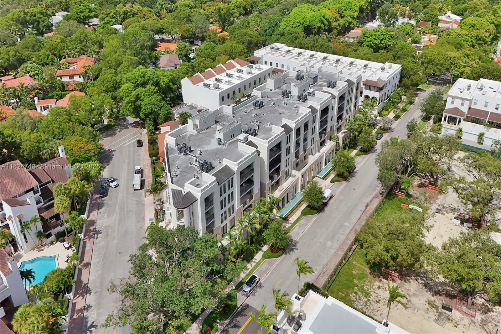 Property Photo: 718 Valencia Ave 204 FL 33134