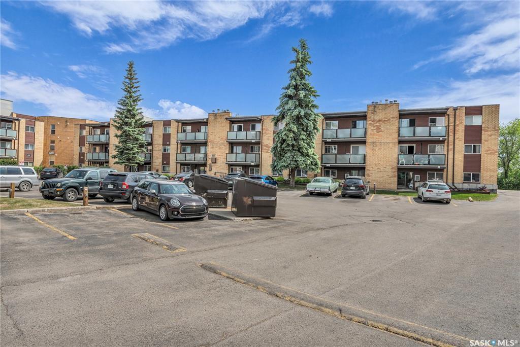 Property Photo: 423 Tait Court 307 SK S7H 5L3